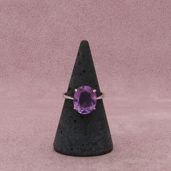 Sterling Jewelry - sterling silver oval-cut amethyst solitaire ring size 6.5
